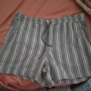 No Boundaries Men's Gray and White Knit Shorts
